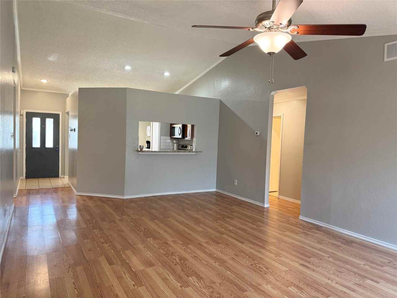 2101 Pueblo Dr - Photo 3 of 16