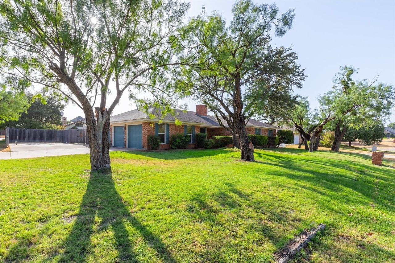2025 Lytle Trl - Photo 2 of 36