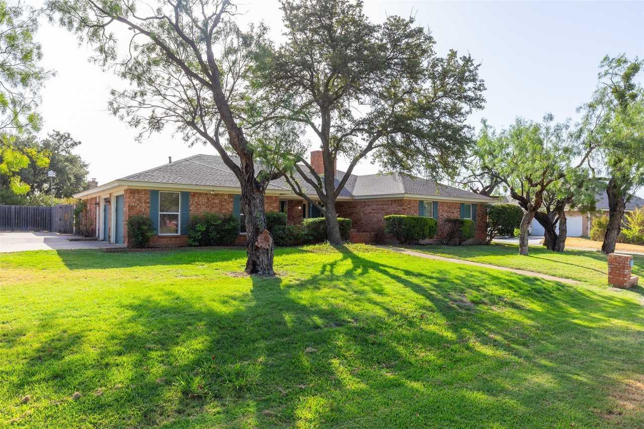 2025 Lytle Trl - Photo 3 of 36