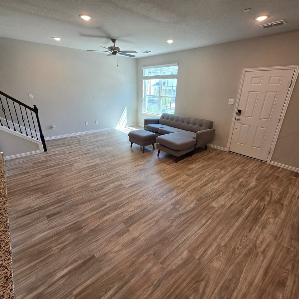 1215 Goliad Dr - Photo 2 of 13