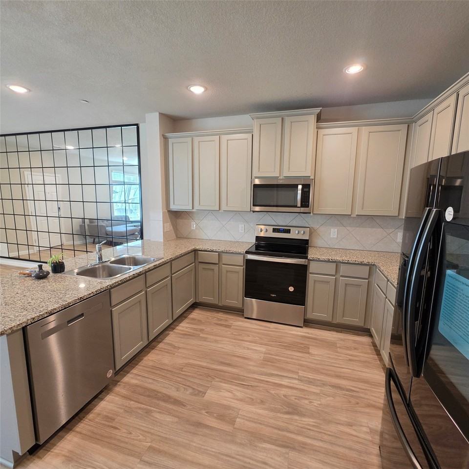 1215 Goliad Dr - Photo 4 of 13
