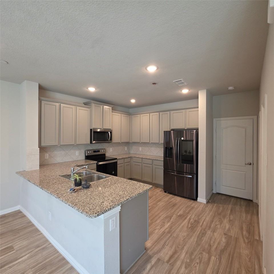 1215 Goliad Dr - Photo 5 of 13