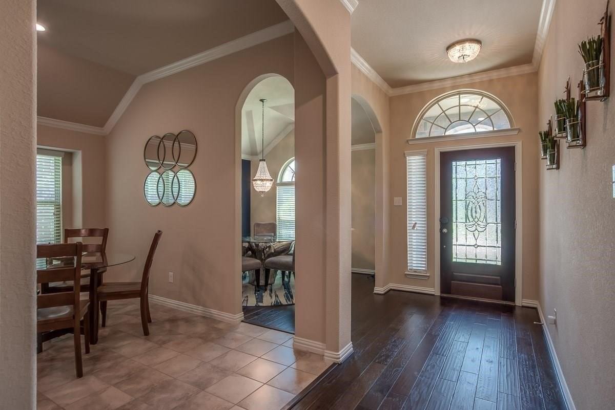 5209 Texana Dr - Photo 3 of 26