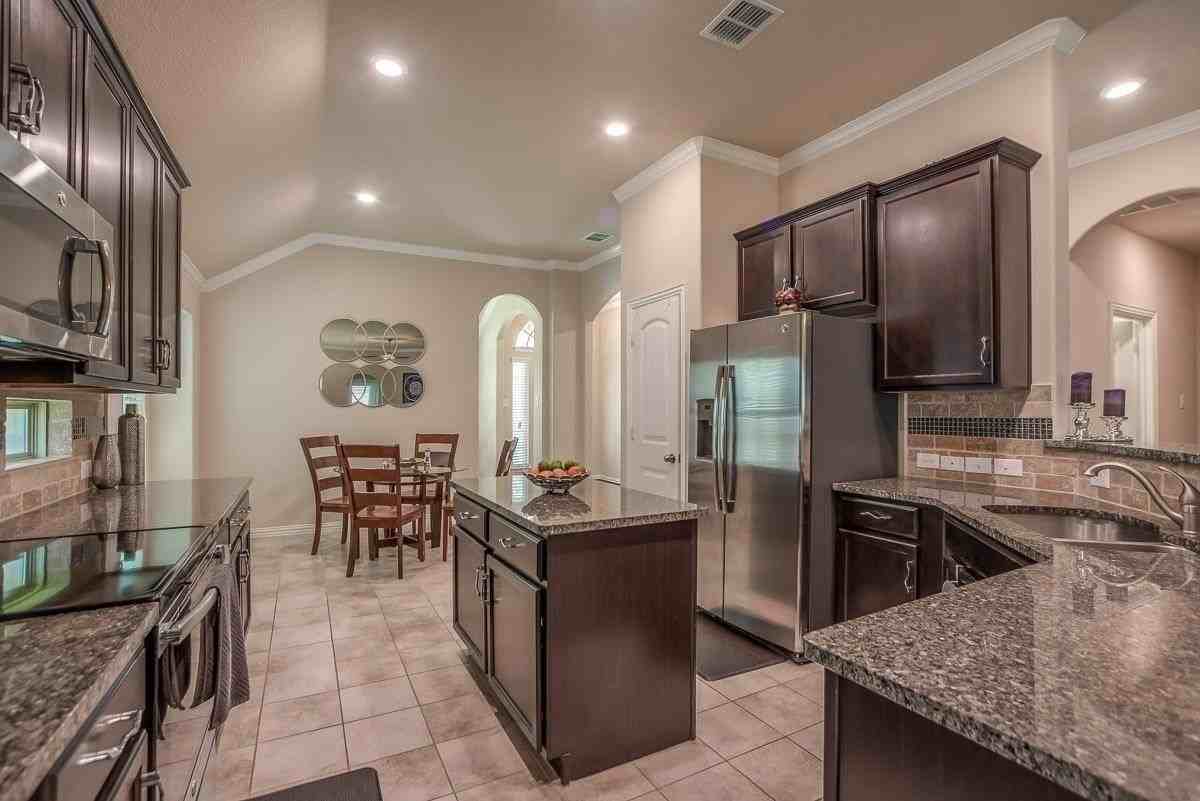 5209 Texana Dr - Photo 7 of 26