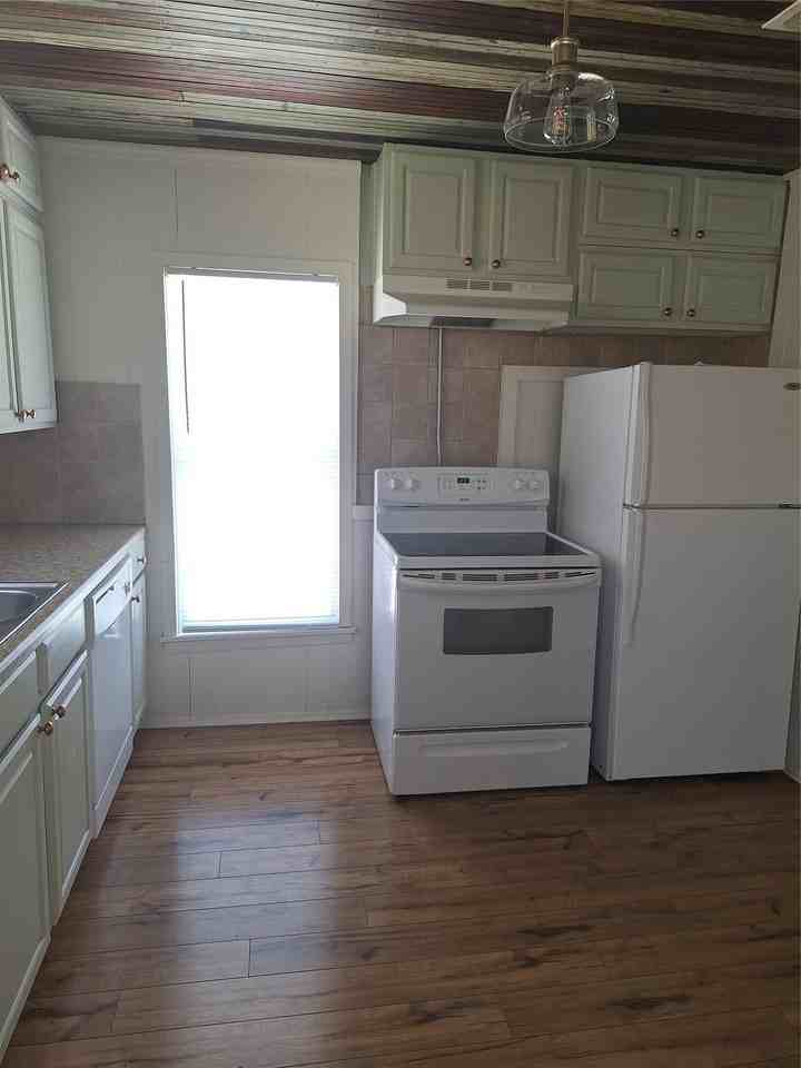 E Hallsell St - Photo 4 of 7