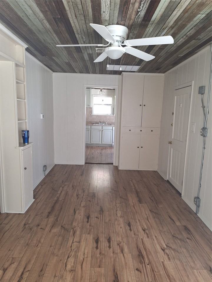 E Hallsell St - Photo 5 of 7