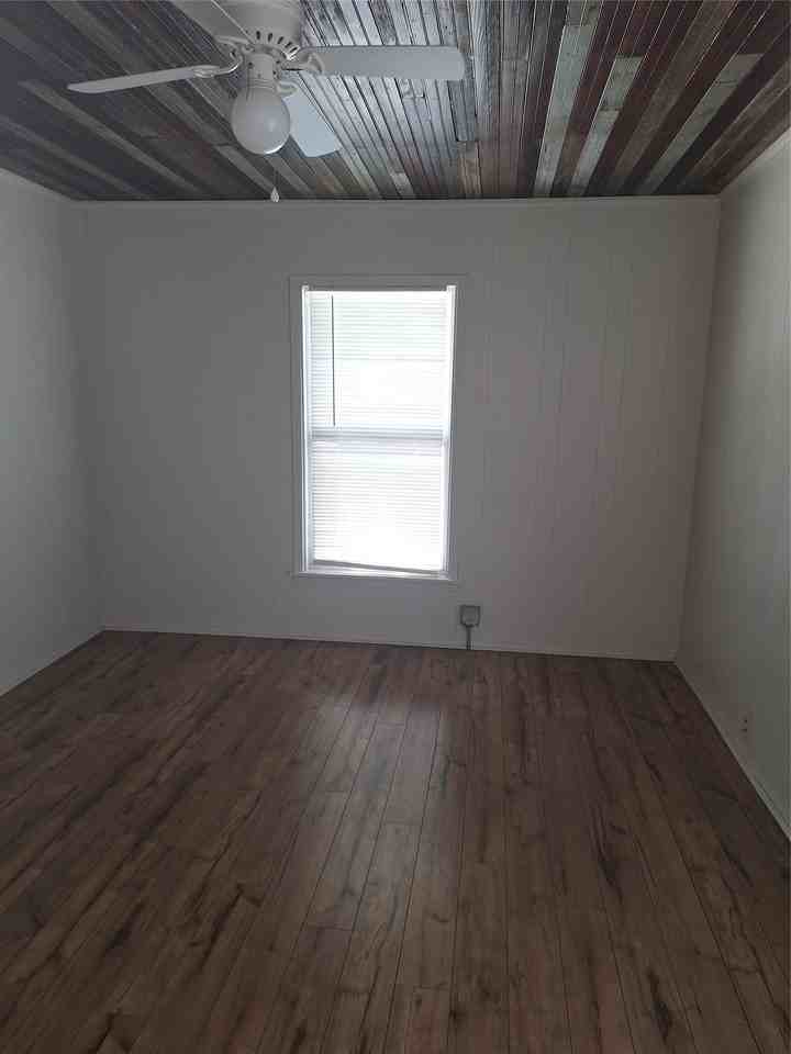 E Hallsell St - Photo 6 of 7