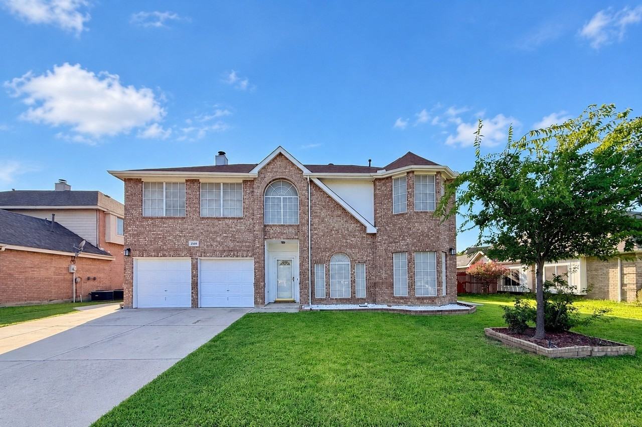 5709 Parkwood Trl - Photo 2 of 27