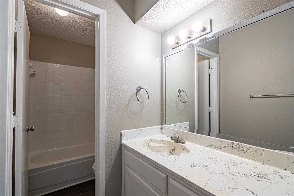 808 Treadwell Ct #808A - Photo 5 of 12