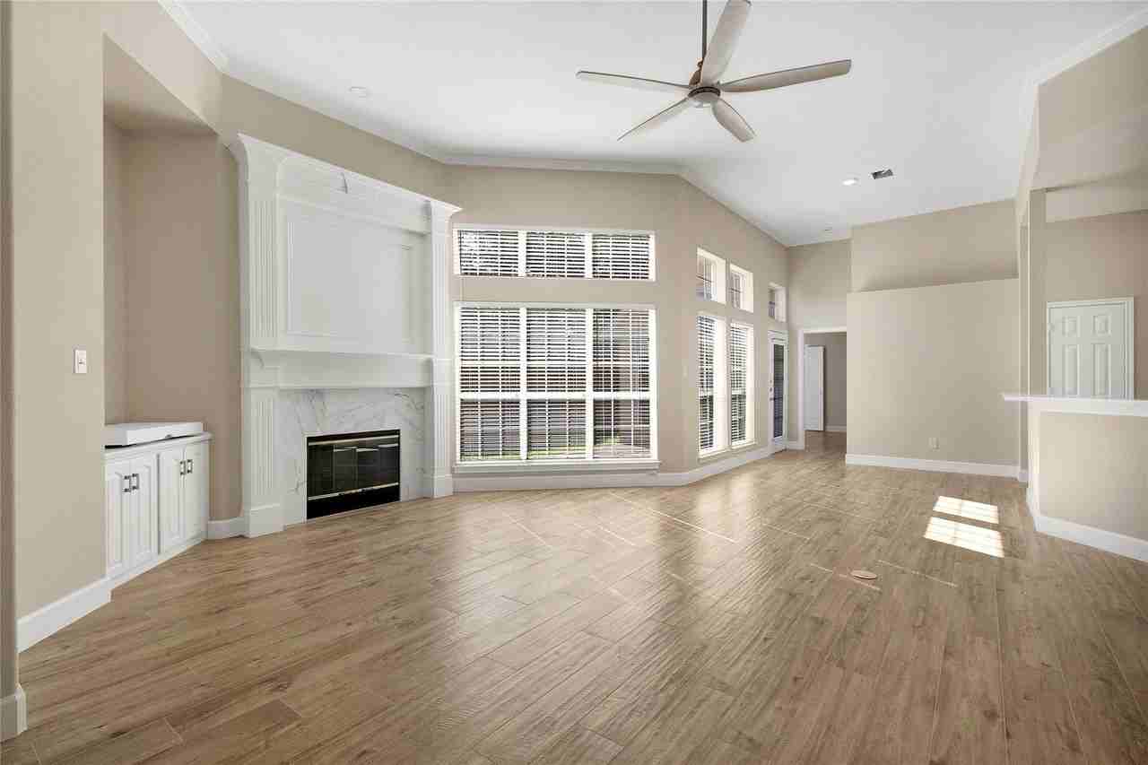 7042 Aspen Creek Ln - Photo 5 of 29