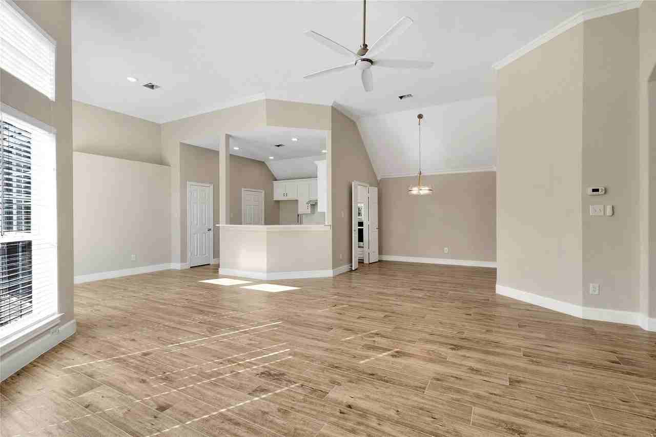 7042 Aspen Creek Ln - Photo 6 of 29