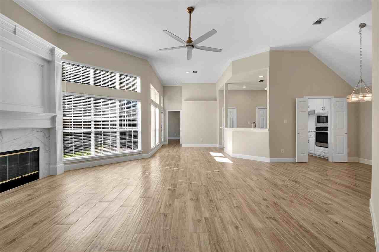 7042 Aspen Creek Ln - Photo 7 of 29