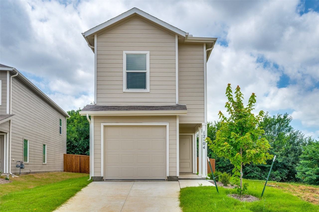 12104 Steeplechase Dr - Photo 2 of 25