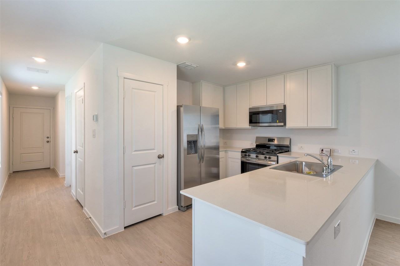12104 Steeplechase Dr - Photo 3 of 25