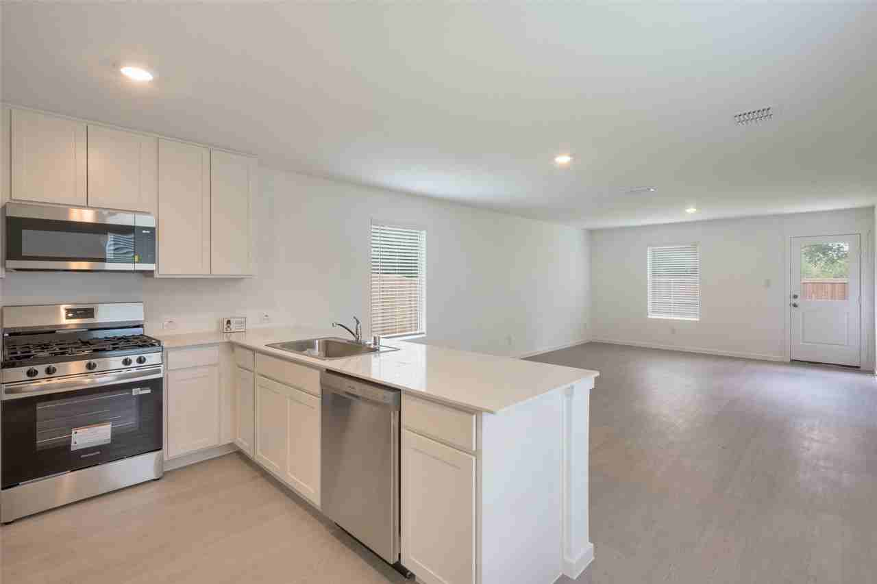 12104 Steeplechase Dr - Photo 5 of 25