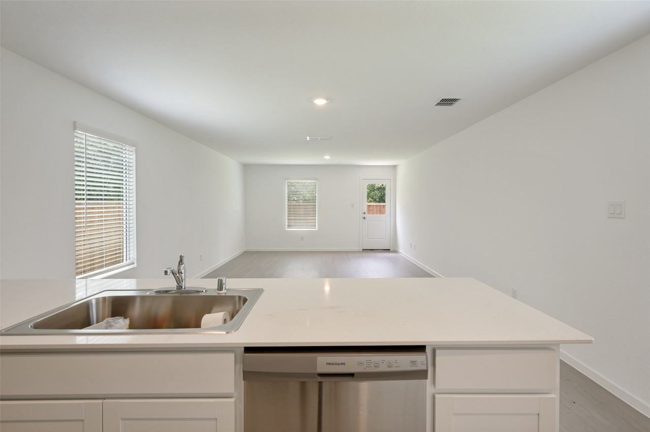 12104 Steeplechase Dr - Photo 6 of 25