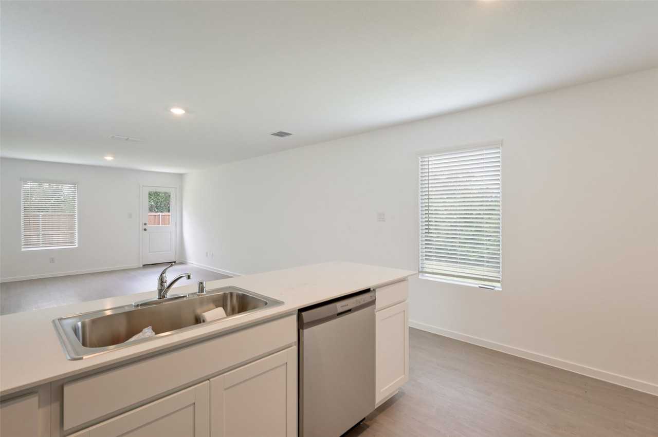 12104 Steeplechase Dr - Photo 7 of 25
