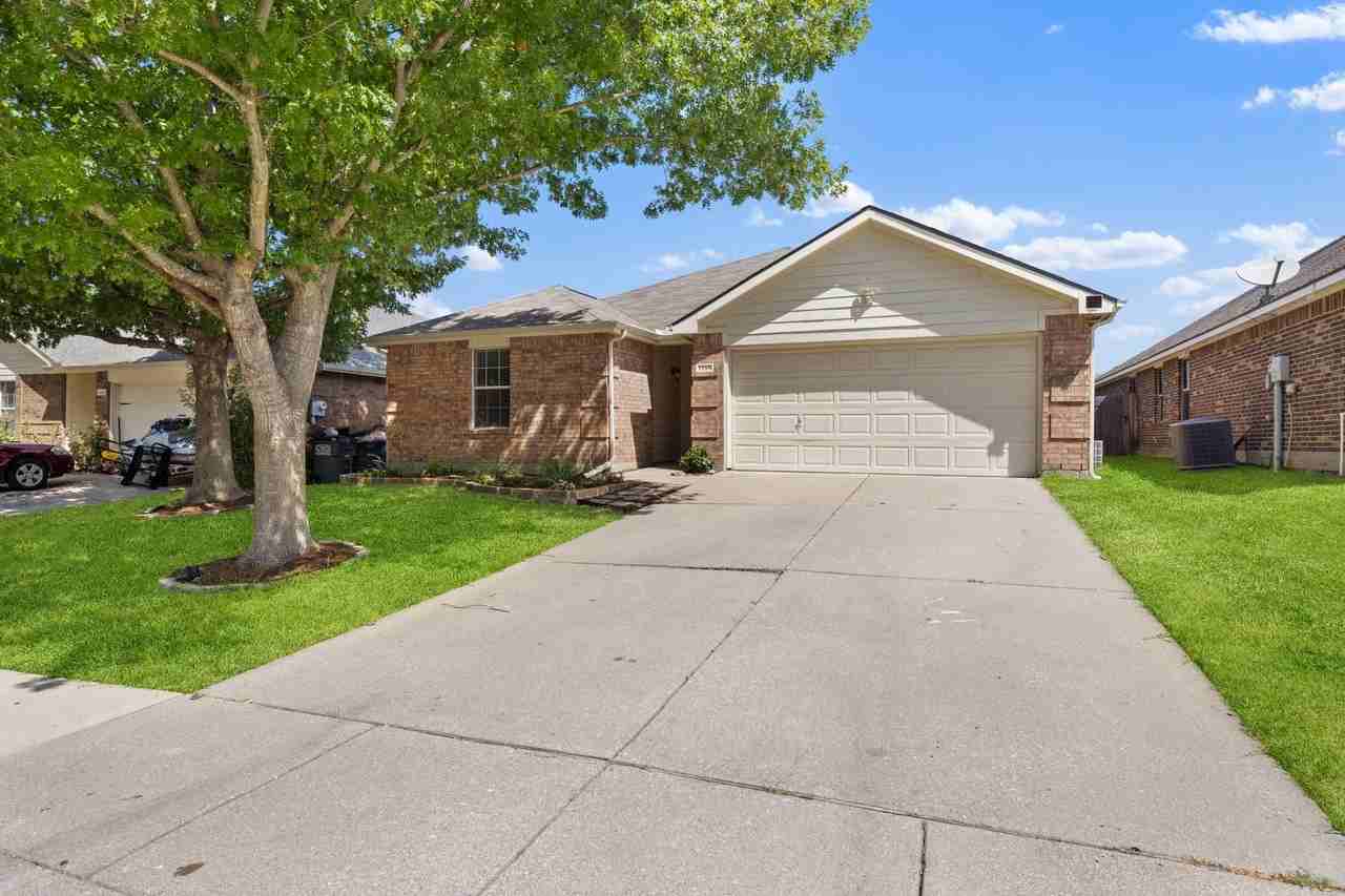 1110 Antoinette Dr - Photo 2 of 35