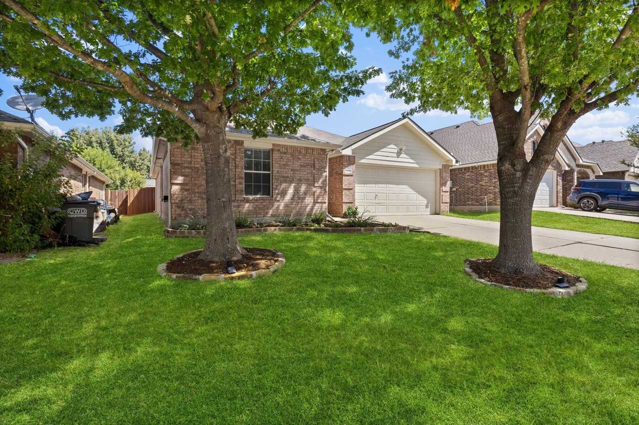 1110 Antoinette Dr - Photo 3 of 35