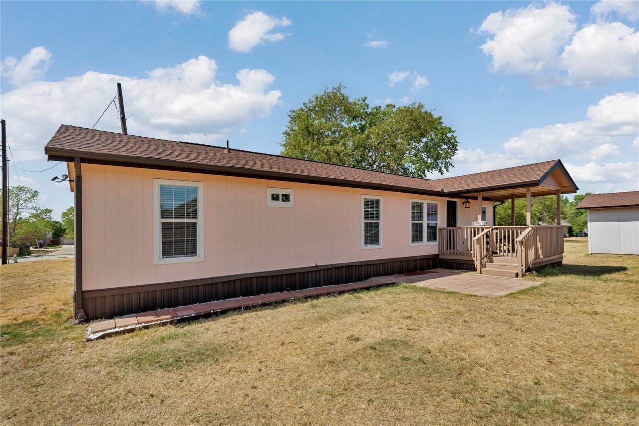 4405 Ray White Rd - Photo 3 of 27