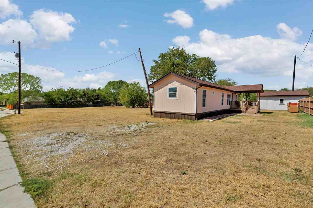 4405 Ray White Rd - Photo 4 of 27