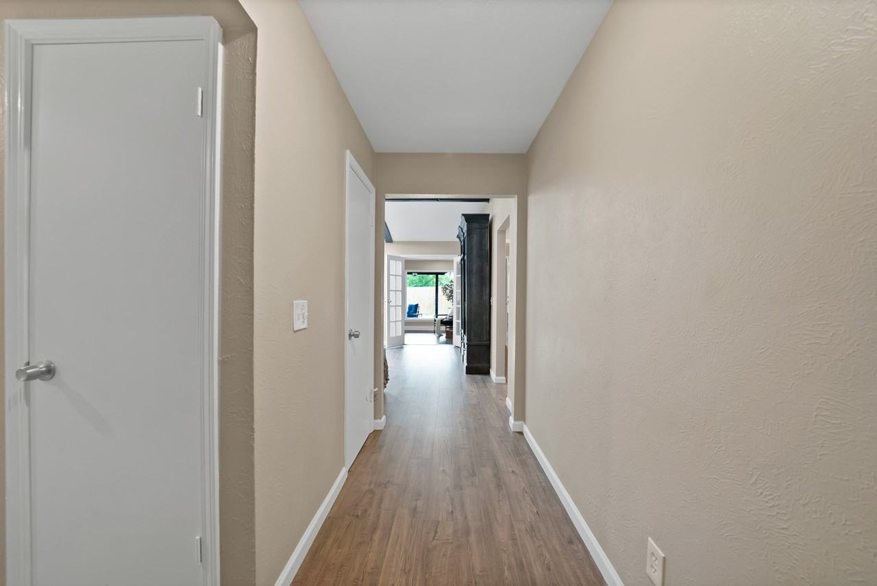 3220 Steven Dr - Photo 5 of 36