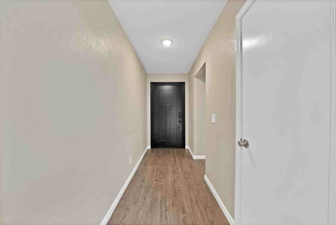 3220 Steven Dr - Photo 6 of 36