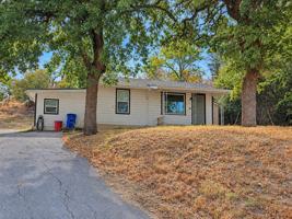 featured image of 636 E Columbia Dr