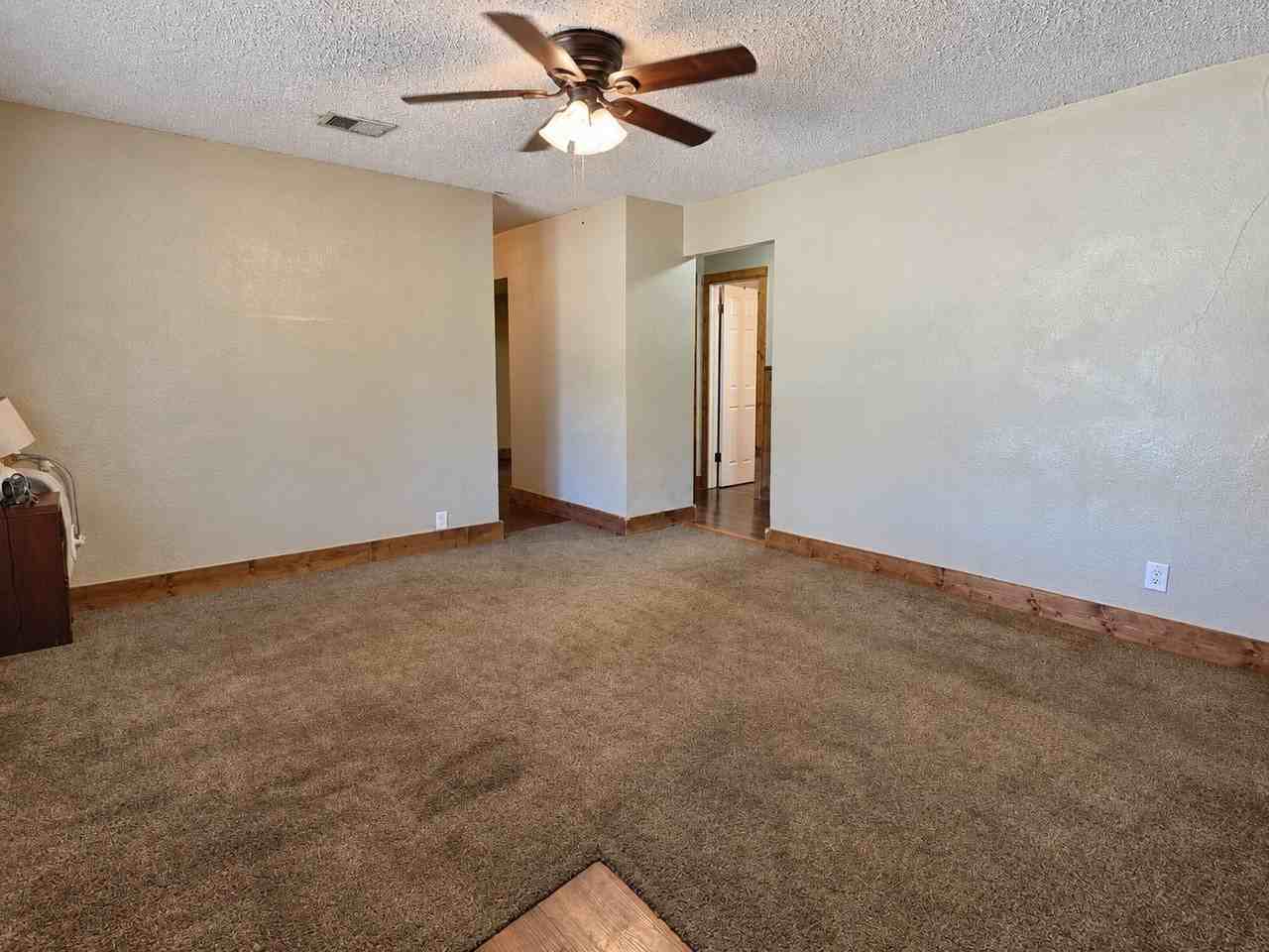 636 E Columbia Dr - Photo 2 of 18