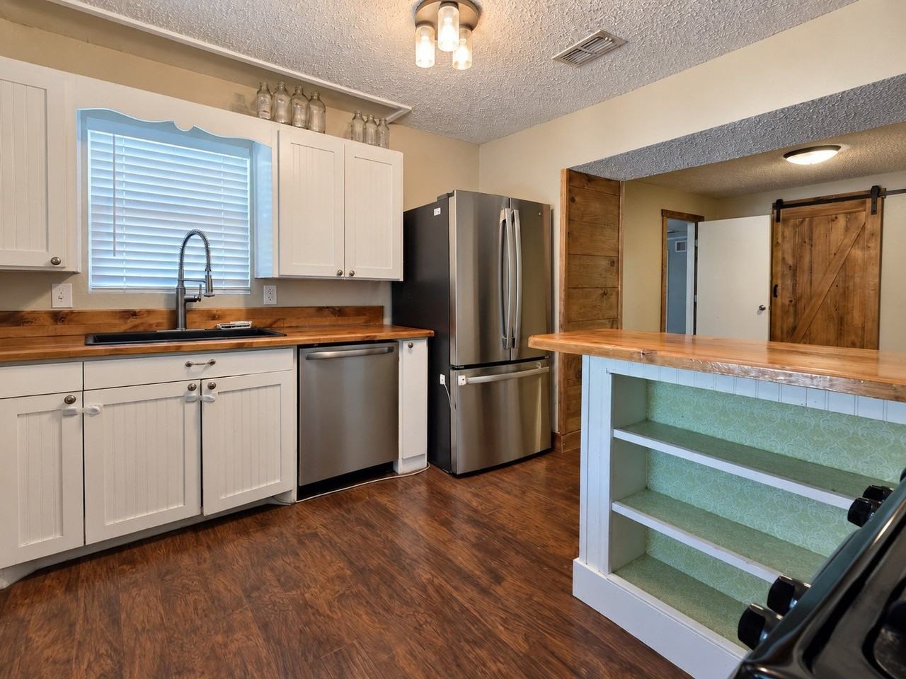 636 E Columbia Dr - Photo 6 of 18