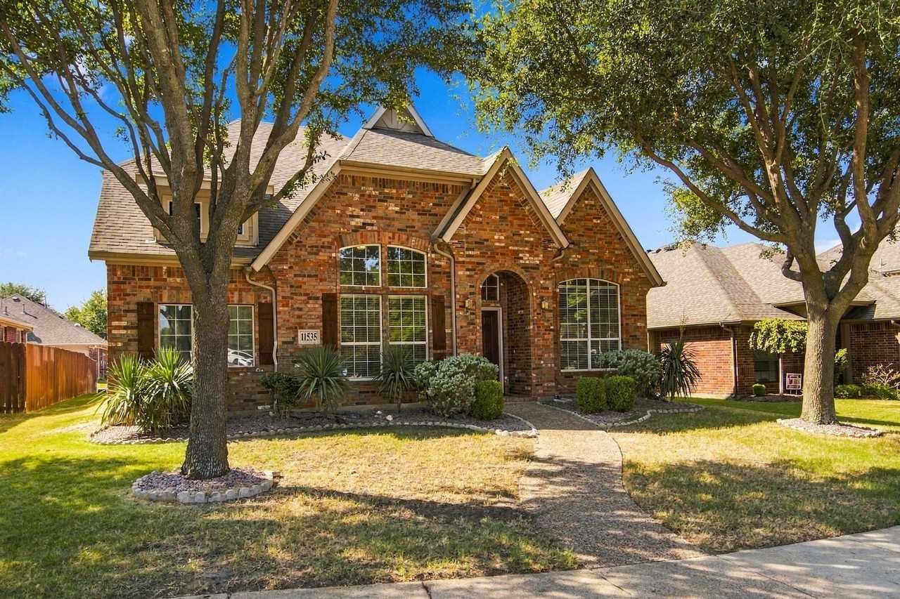11535 Yoakum Dr - Photo 3 of 30