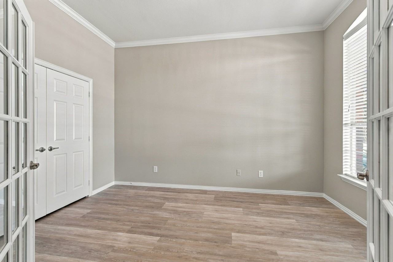 11535 Yoakum Dr - Photo 6 of 30
