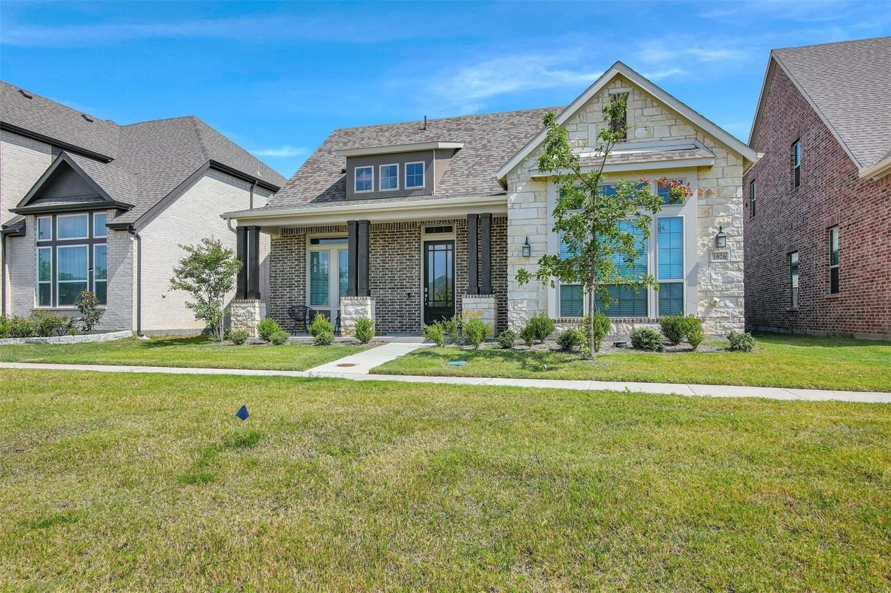 1026 Billy Ln - Photo 2 of 32
