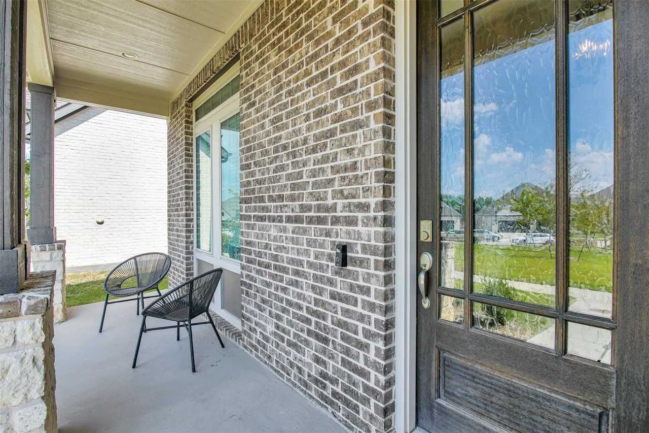 1026 Billy Ln - Photo 3 of 32
