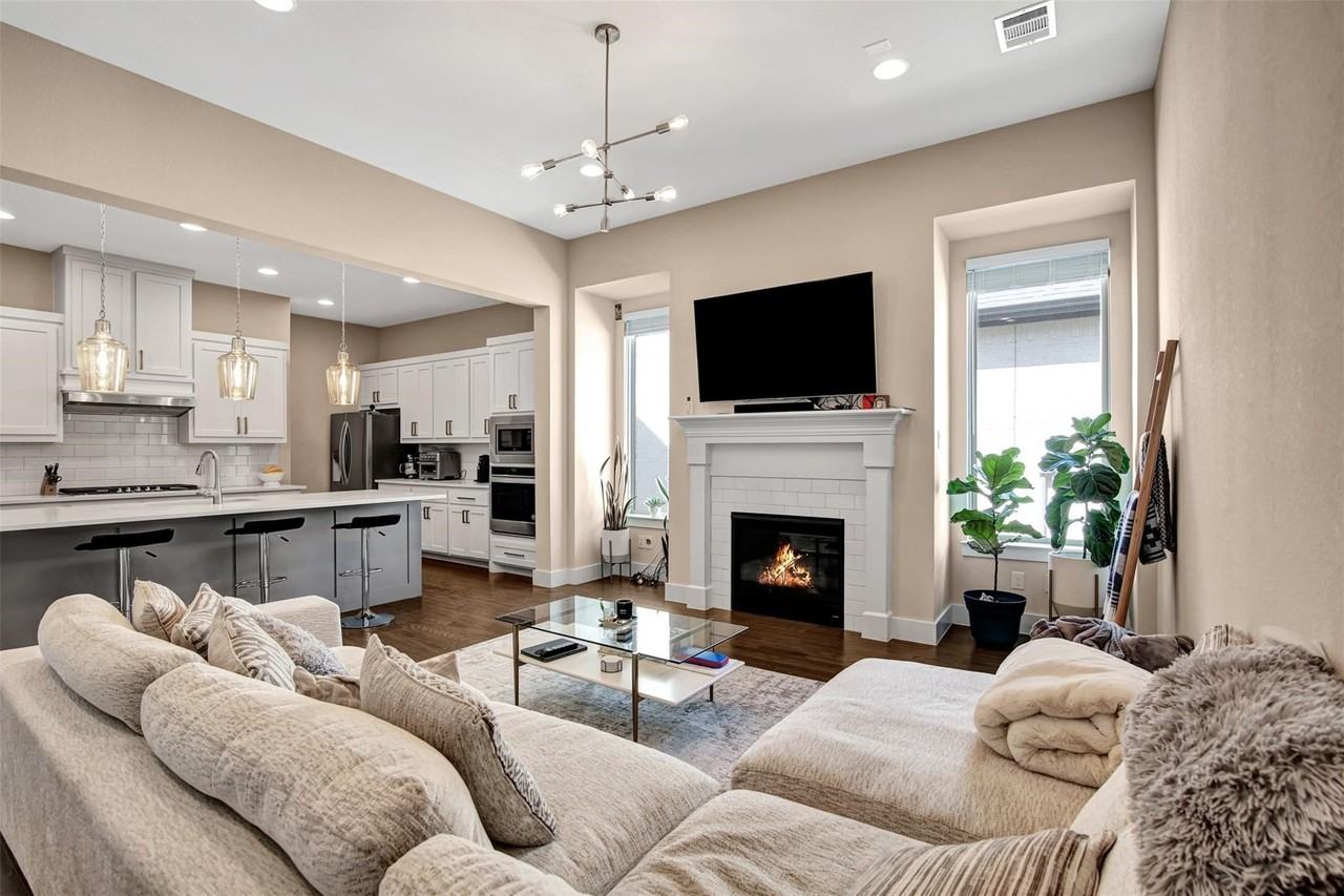 1026 Billy Ln - Photo 6 of 32