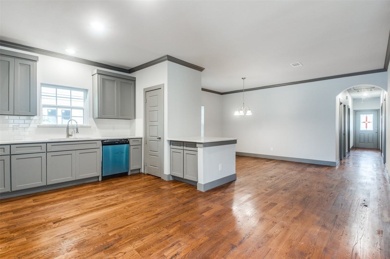 3601 Henry St - Photo 4 of 24