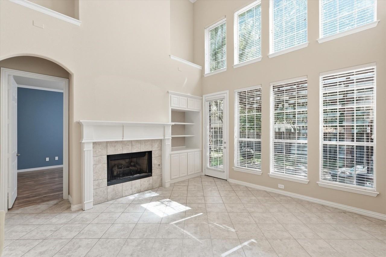5389 Keswick Dr - Photo 4 of 35