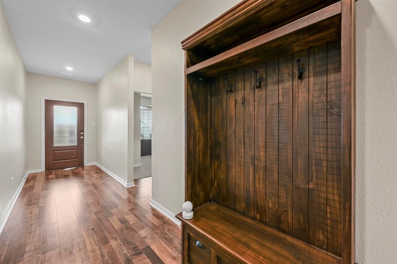 116 Mills Dr - Photo 3 of 29