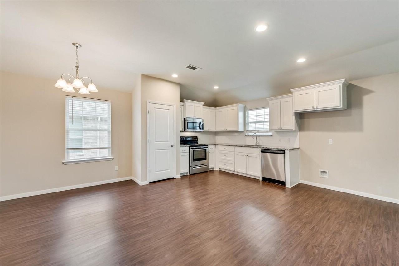 3318 Brookstone Dr - Photo 5 of 16