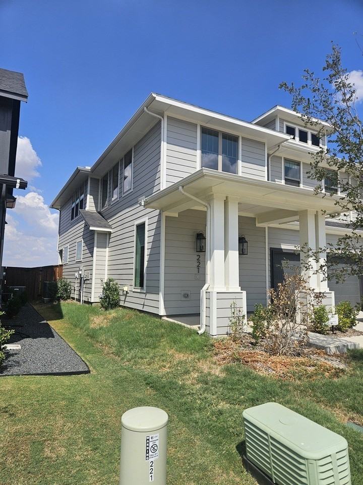 221 Chestnut St - Photo 2 of 18