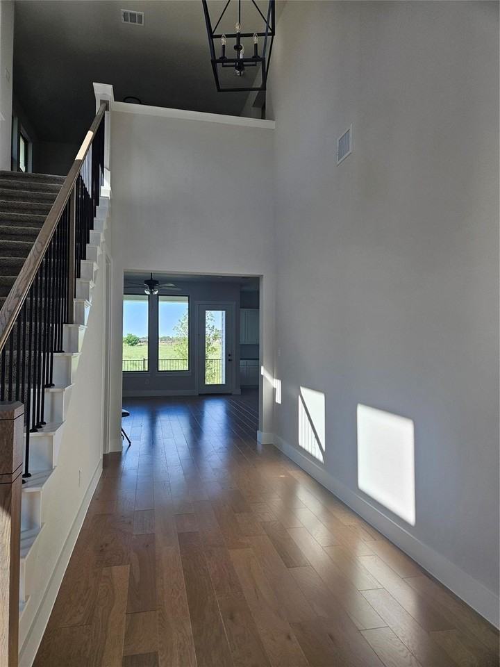 221 Chestnut St - Photo 3 of 18