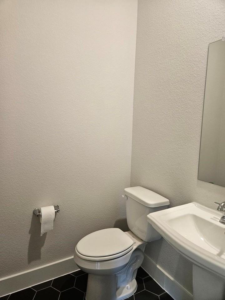 221 Chestnut St - Photo 5 of 18