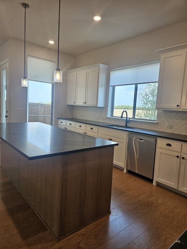 221 Chestnut St - Photo 7 of 18