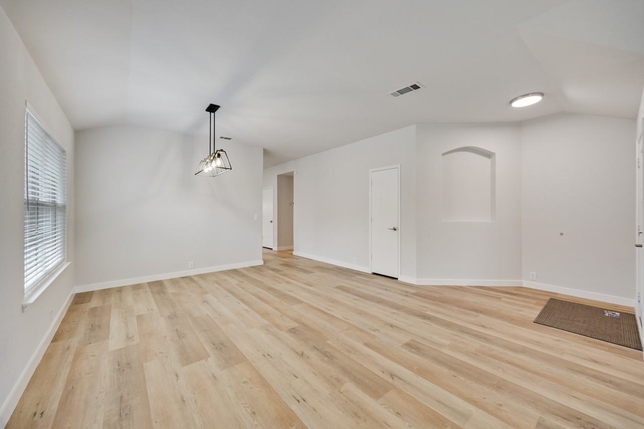 7127 Larkin Dr - Photo 6 of 21