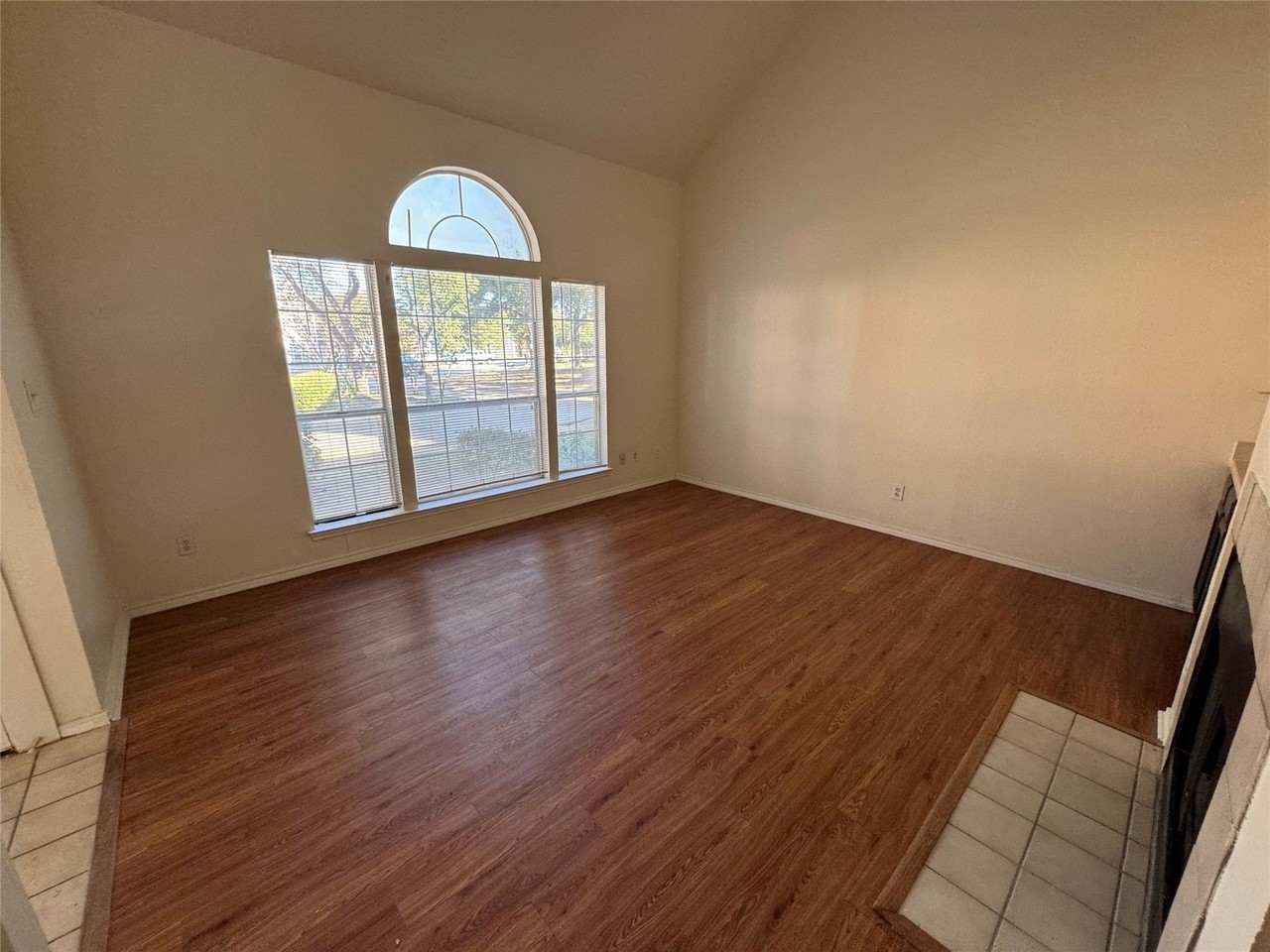 702 Bel Aire Crst - Photo 6 of 28