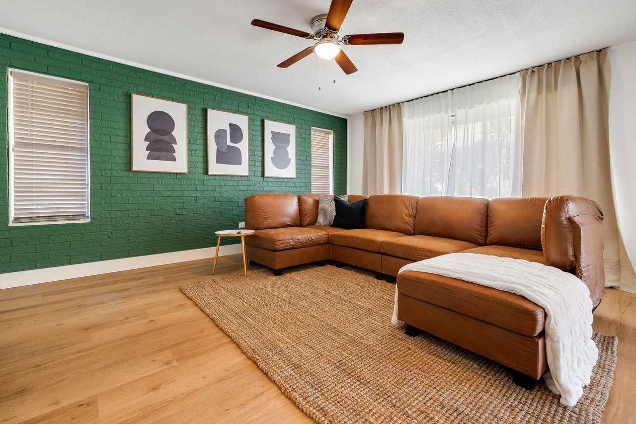 1402 Tiffany Forest Ln - Photo 5 of 37