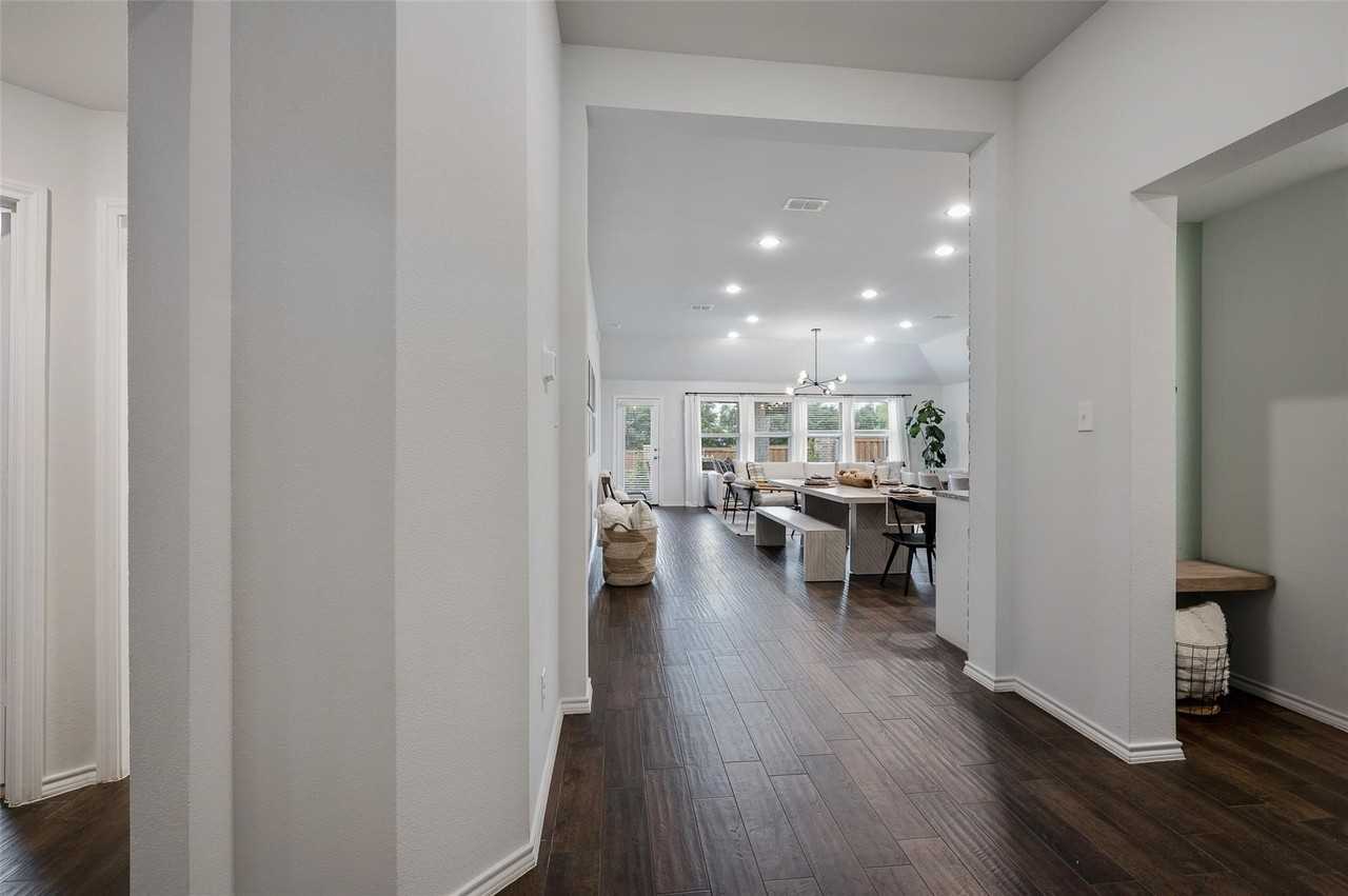 3802 Dogwood Rd - Photo 4 of 14