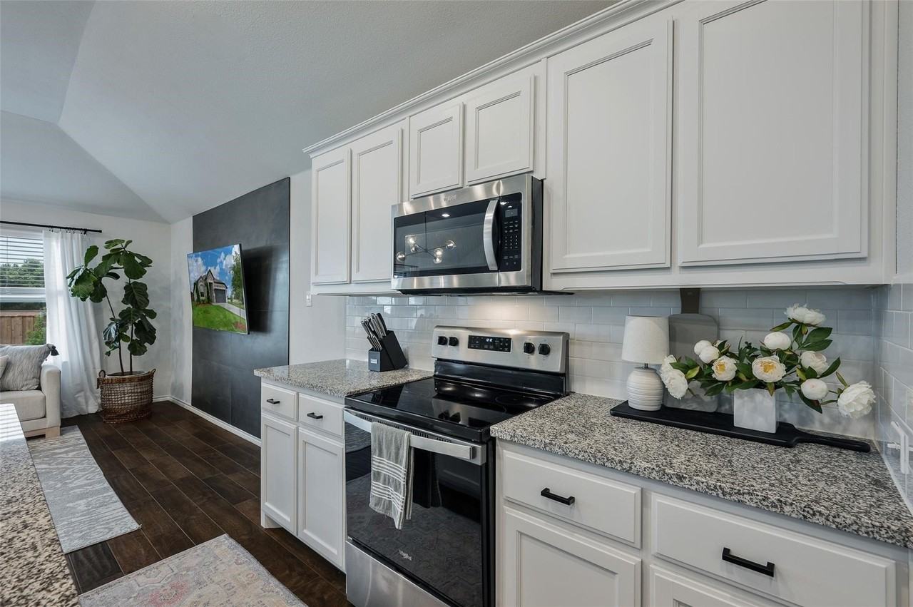 3802 Dogwood Rd - Photo 7 of 14