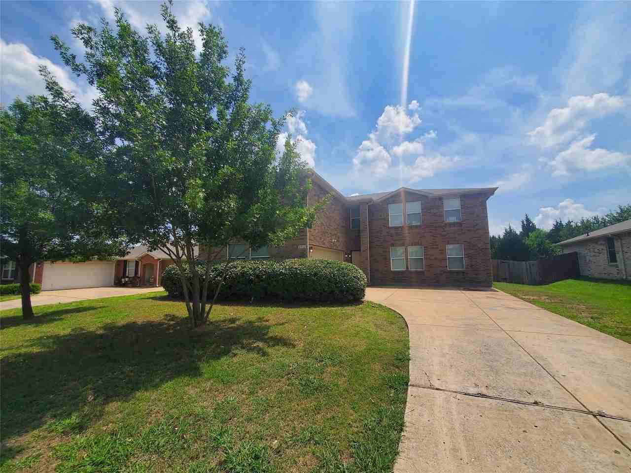 2512 Comstock Ln - Photo 2 of 11