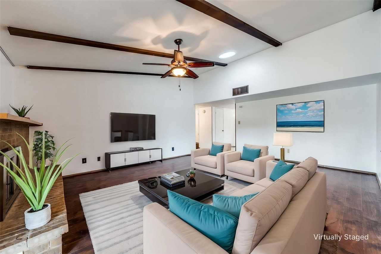 2209 Travis Dr - Photo 3 of 18